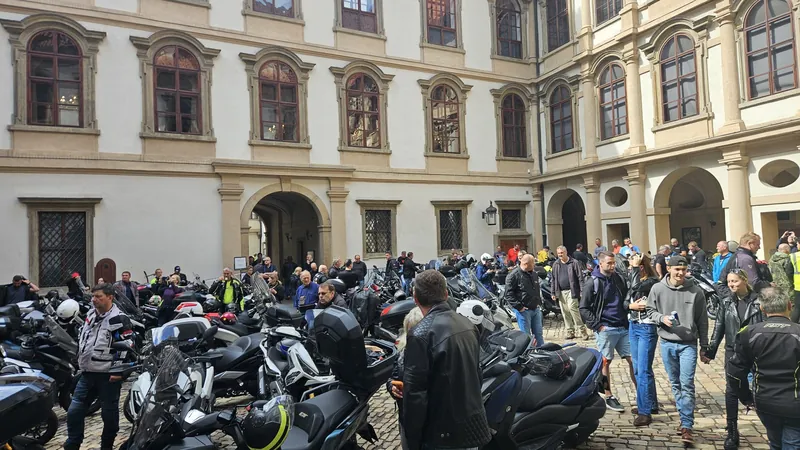Skůtršňůra, Praha – fotka 1