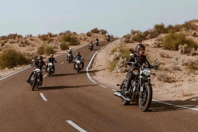 Royal Enfield Super Meteor 650, foto 2
