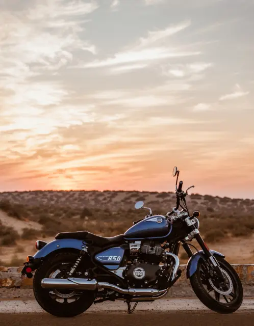 Royal Enfield Super Meteor 650, foto 11