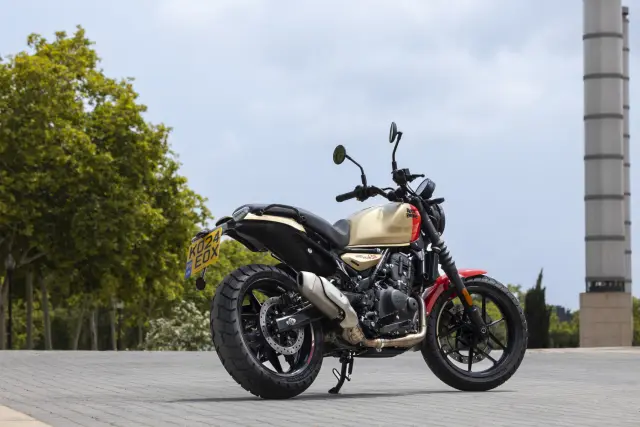 Royal Enfield Guerrilla 450, foto 56