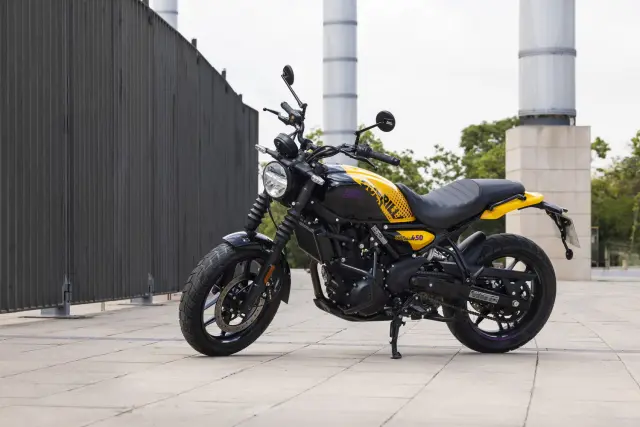 Royal Enfield Guerrilla 450, foto 61