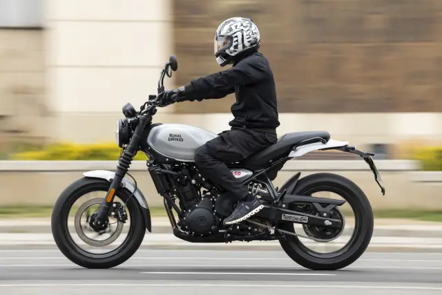 Royal Enfield Guerrilla 450, foto 1