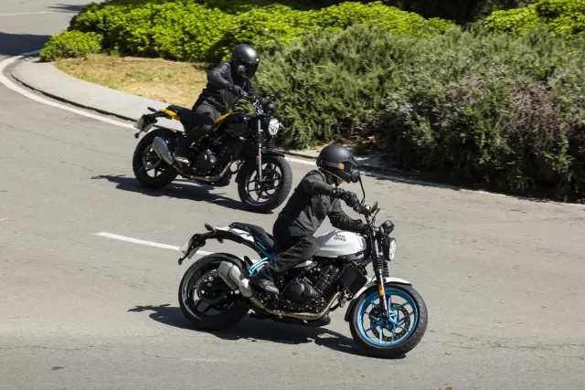 Royal Enfield Guerrilla 450, foto 3