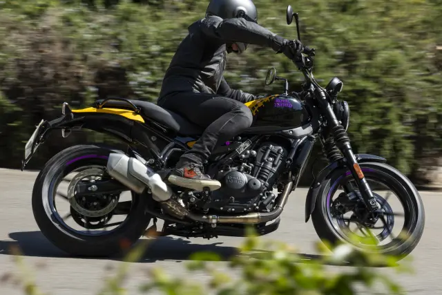 Royal Enfield Guerrilla 450, foto 23