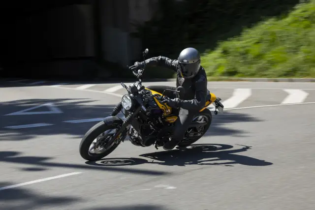 Royal Enfield Guerrilla 450, foto 25