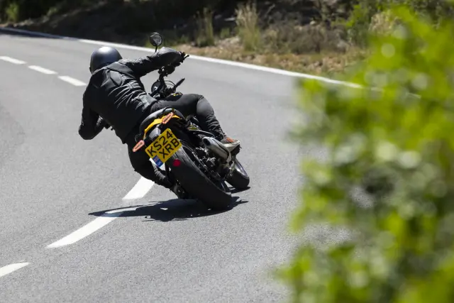 Royal Enfield Guerrilla 450, foto 37
