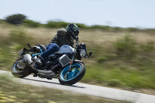 Royal Enfield Guerrilla 450, foto 40