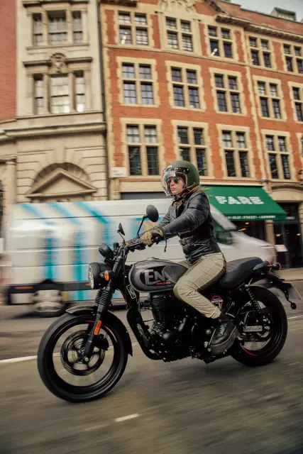 Royal Enfield Hunter 350, fotografie 38
