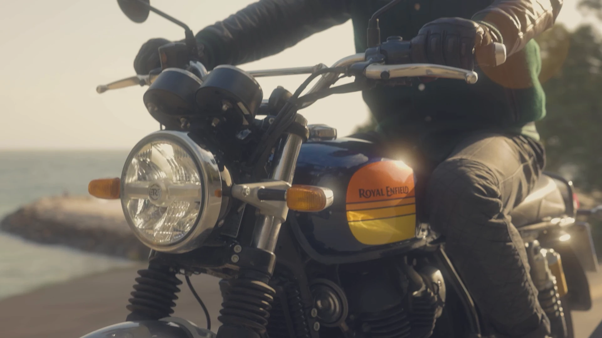 Ilustrační záběr z filmu Royal Enfield