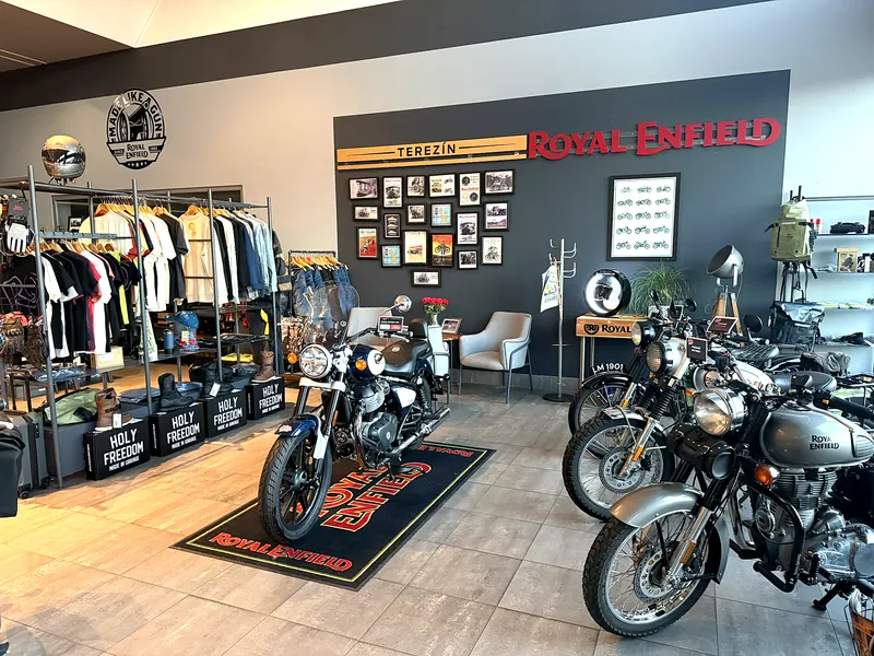 Clothes and motorbikes by the Terezín wall