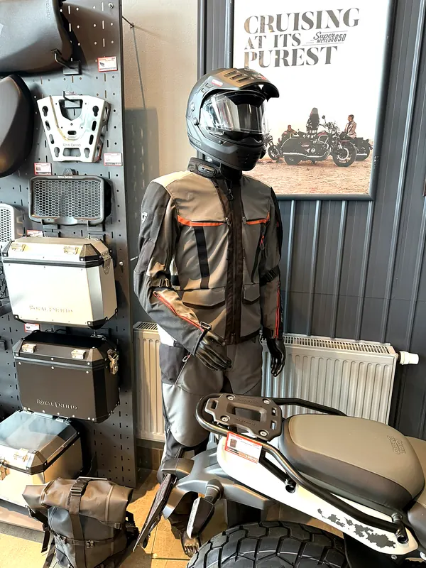 Equipment for traveling by motorcycle