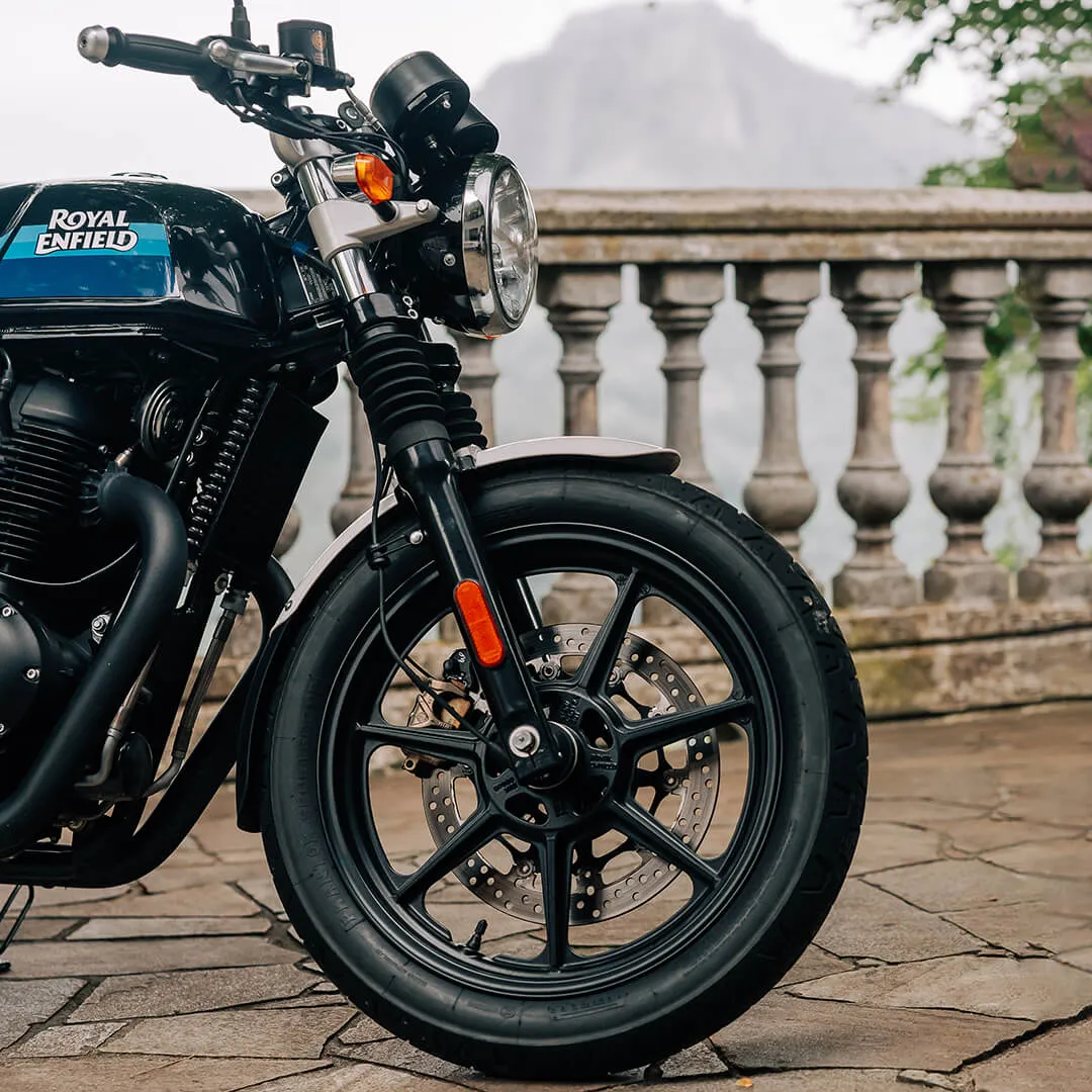 Royal Enfield Continental GT 650 su strada – foto 3