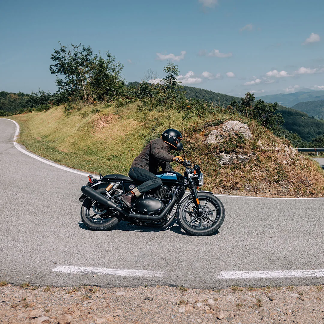 Royal Enfield Continental GT 650 su strada – foto 8