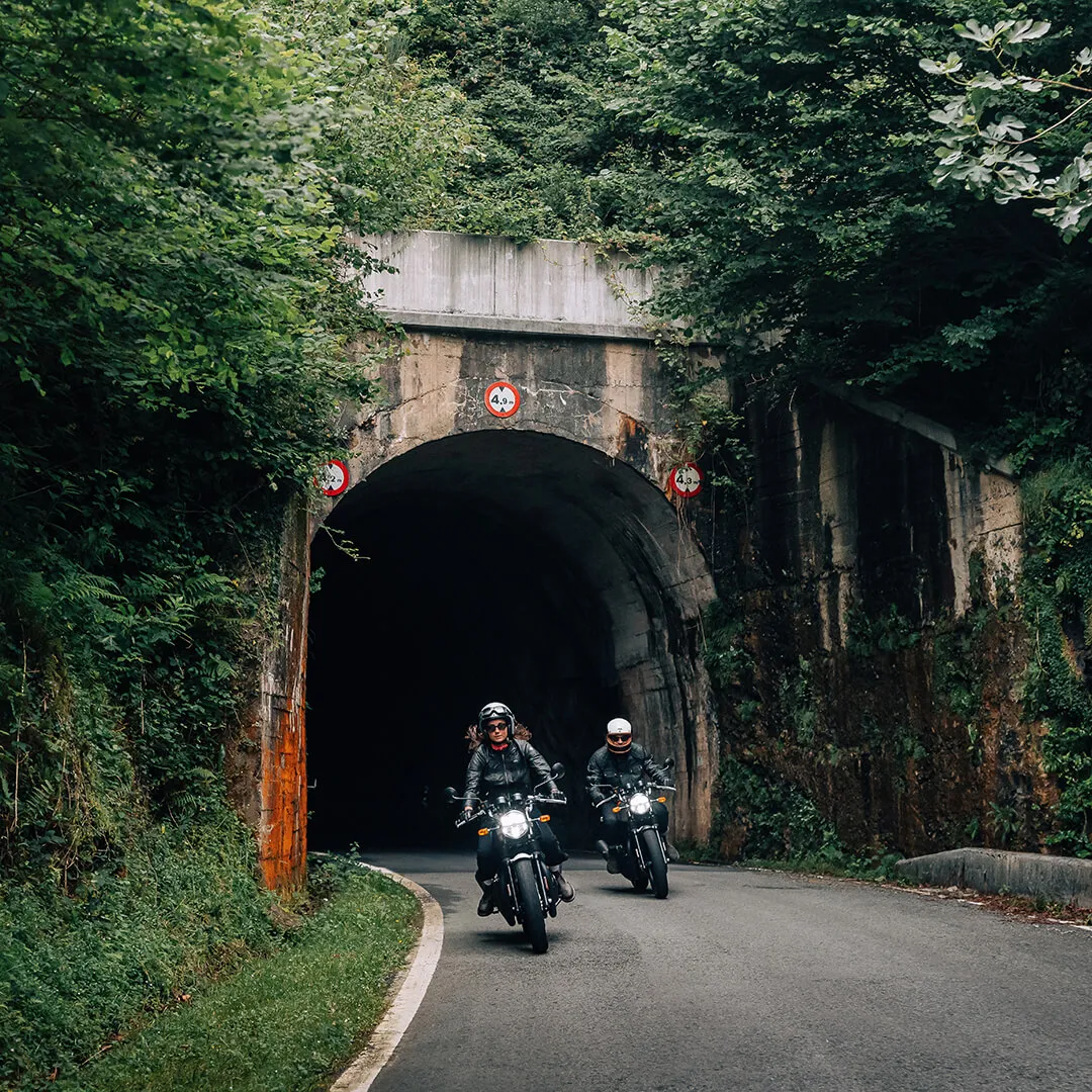 Royal Enfield Continental GT 650 su strada – foto 10