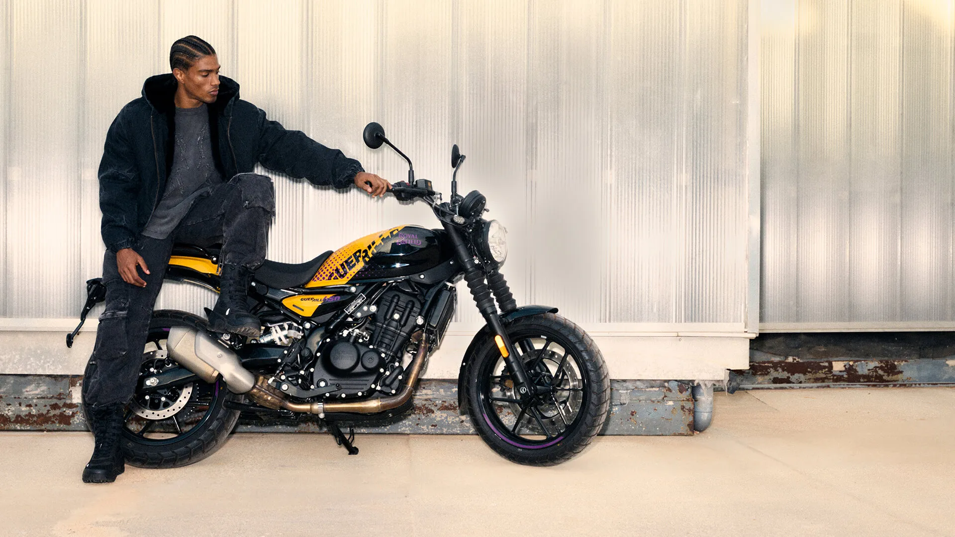 सड़क पर Royal Enfield Guerrilla 450 – तस्वीर 12