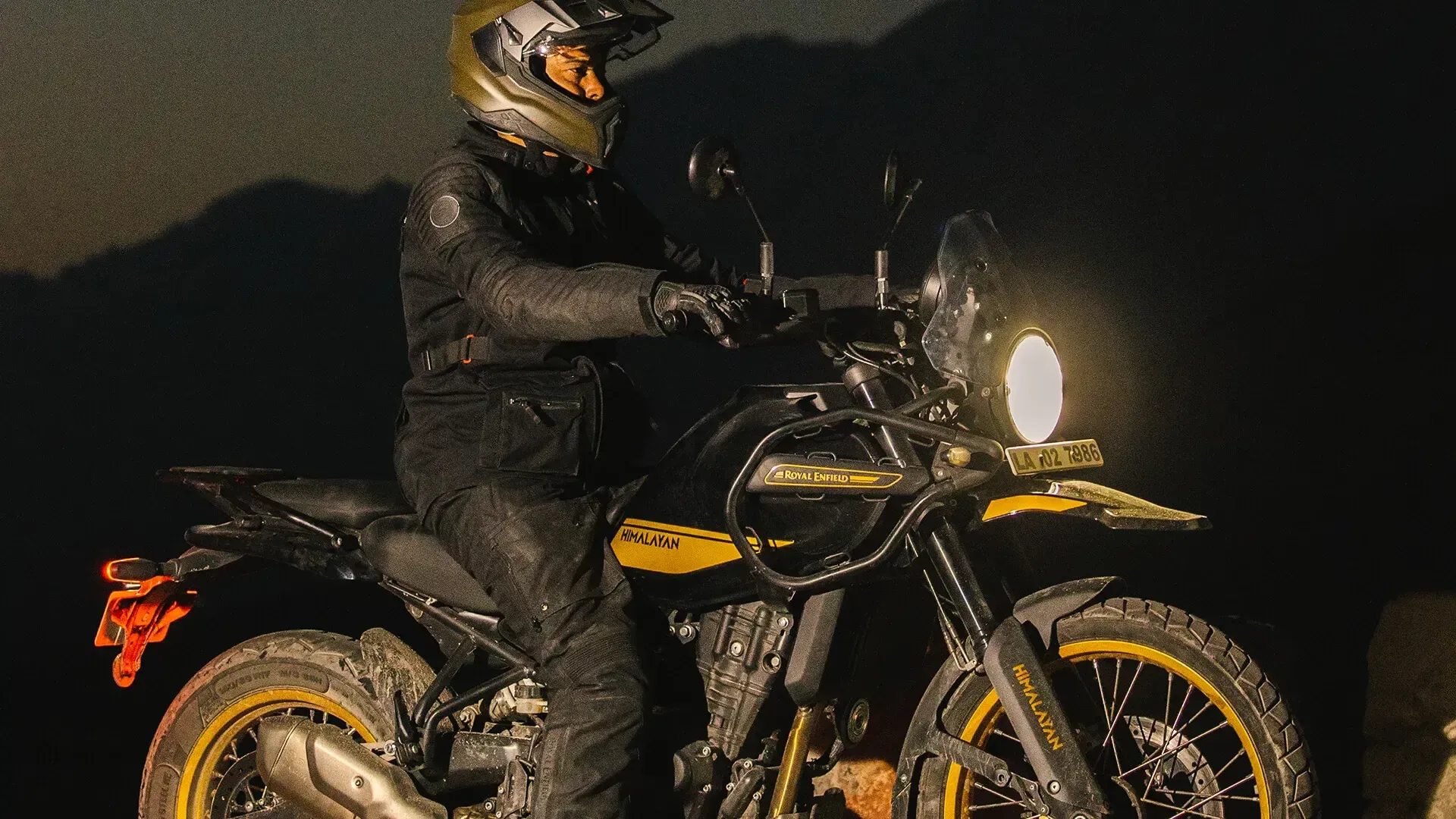 सड़क पर Royal Enfield Himalayan 450 – तस्वीर 1