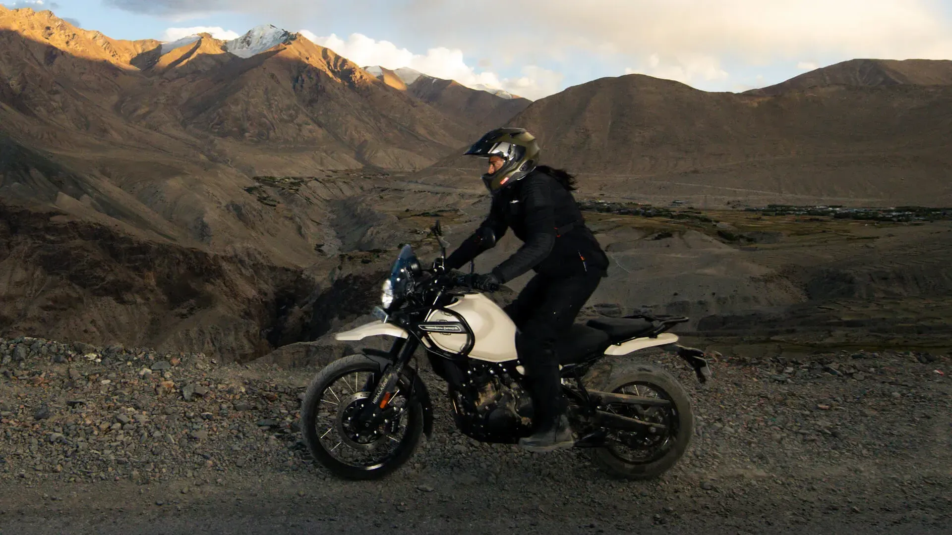 सड़क पर Royal Enfield Himalayan 450 – तस्वीर 3