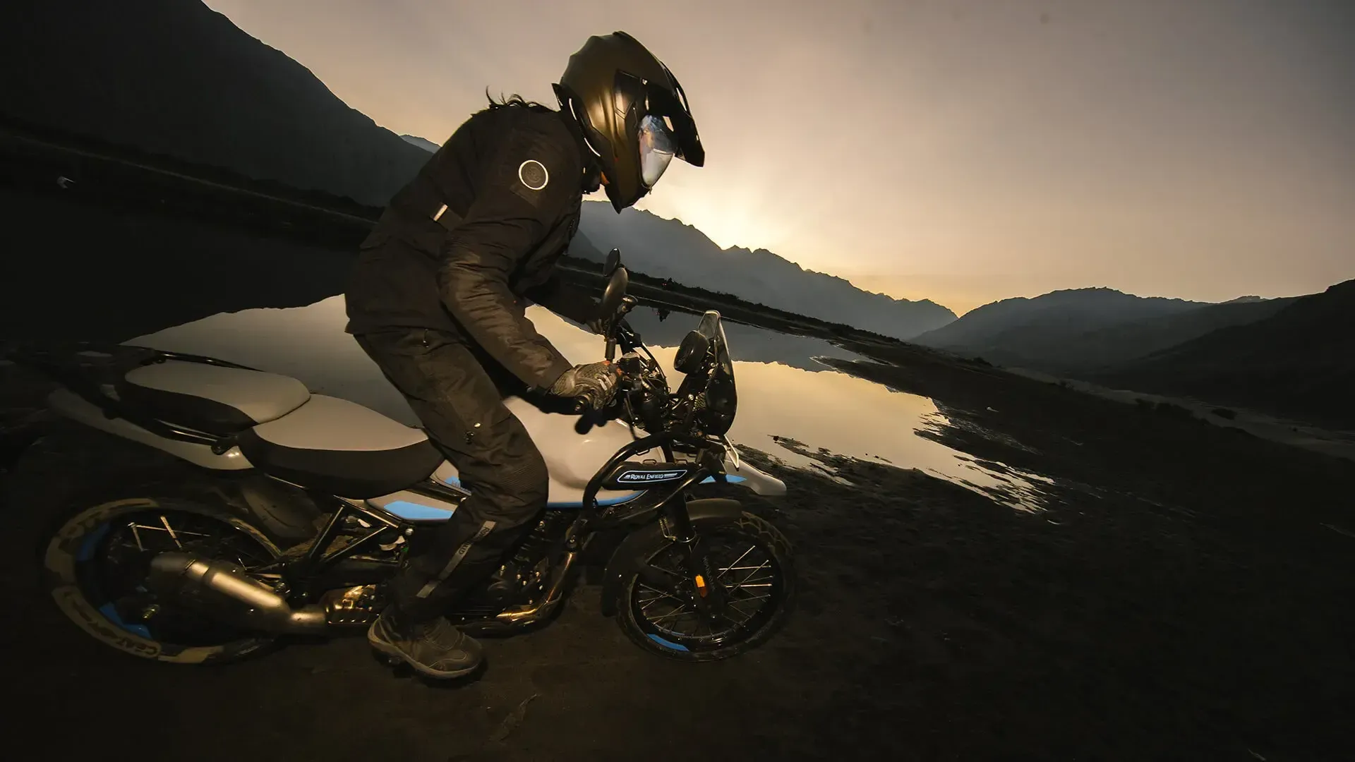 सड़क पर Royal Enfield Himalayan 450 – तस्वीर 4