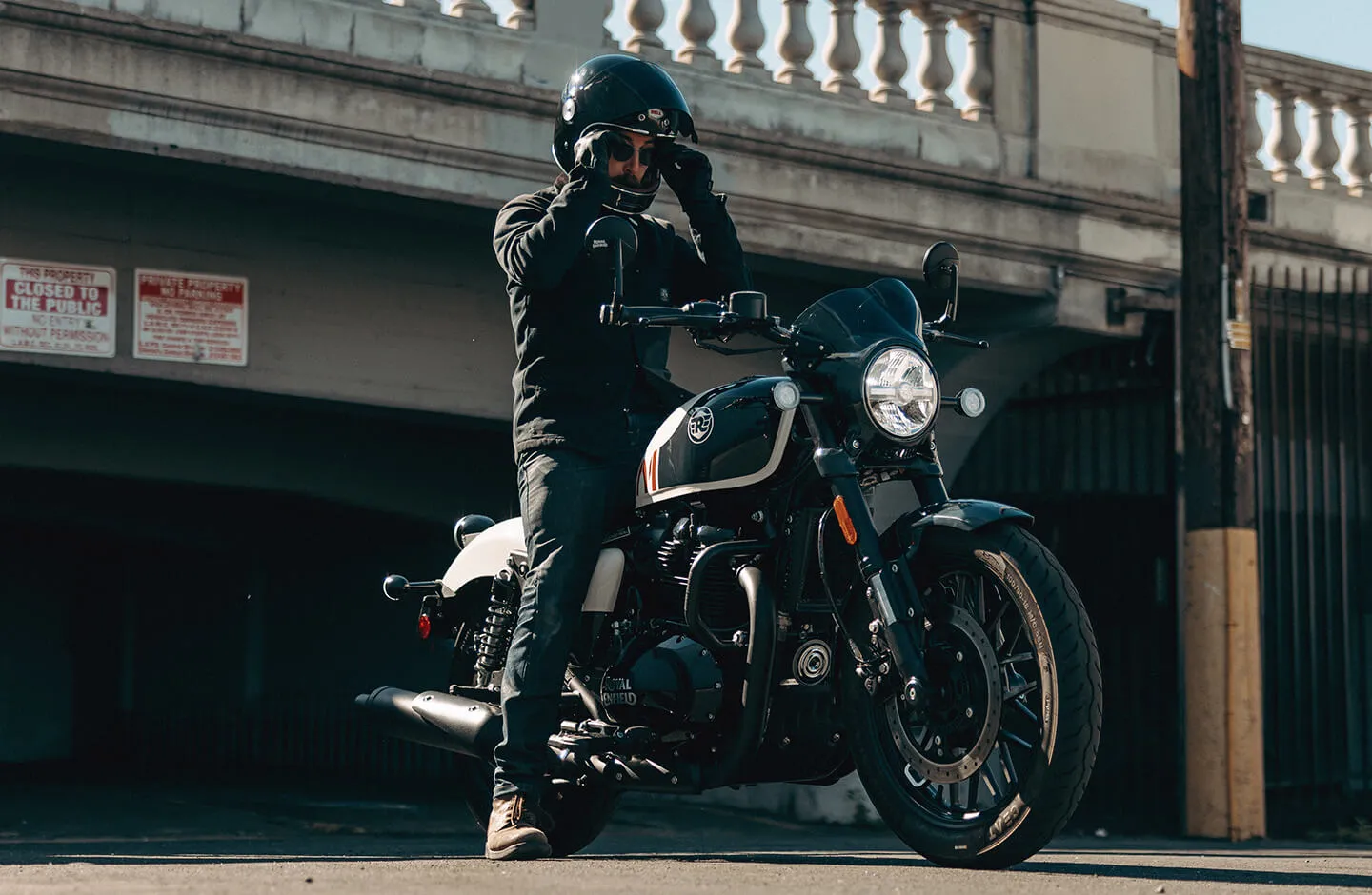 Royal Enfield Shotgun 650 в дорозі – фотографія 1