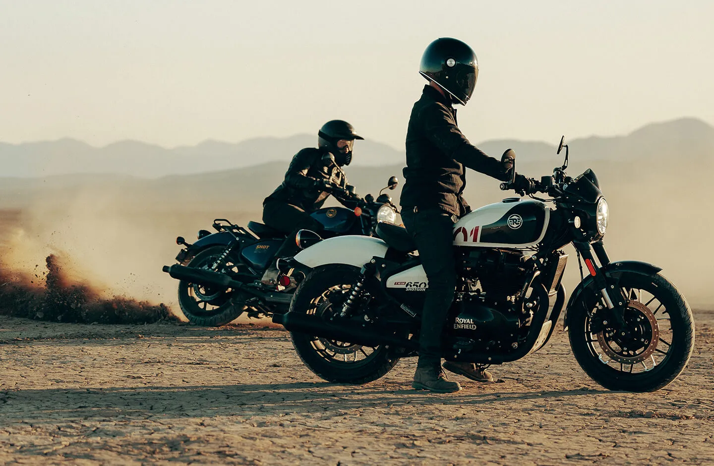 Royal Enfield Shotgun 650 в дорозі – фотографія 7