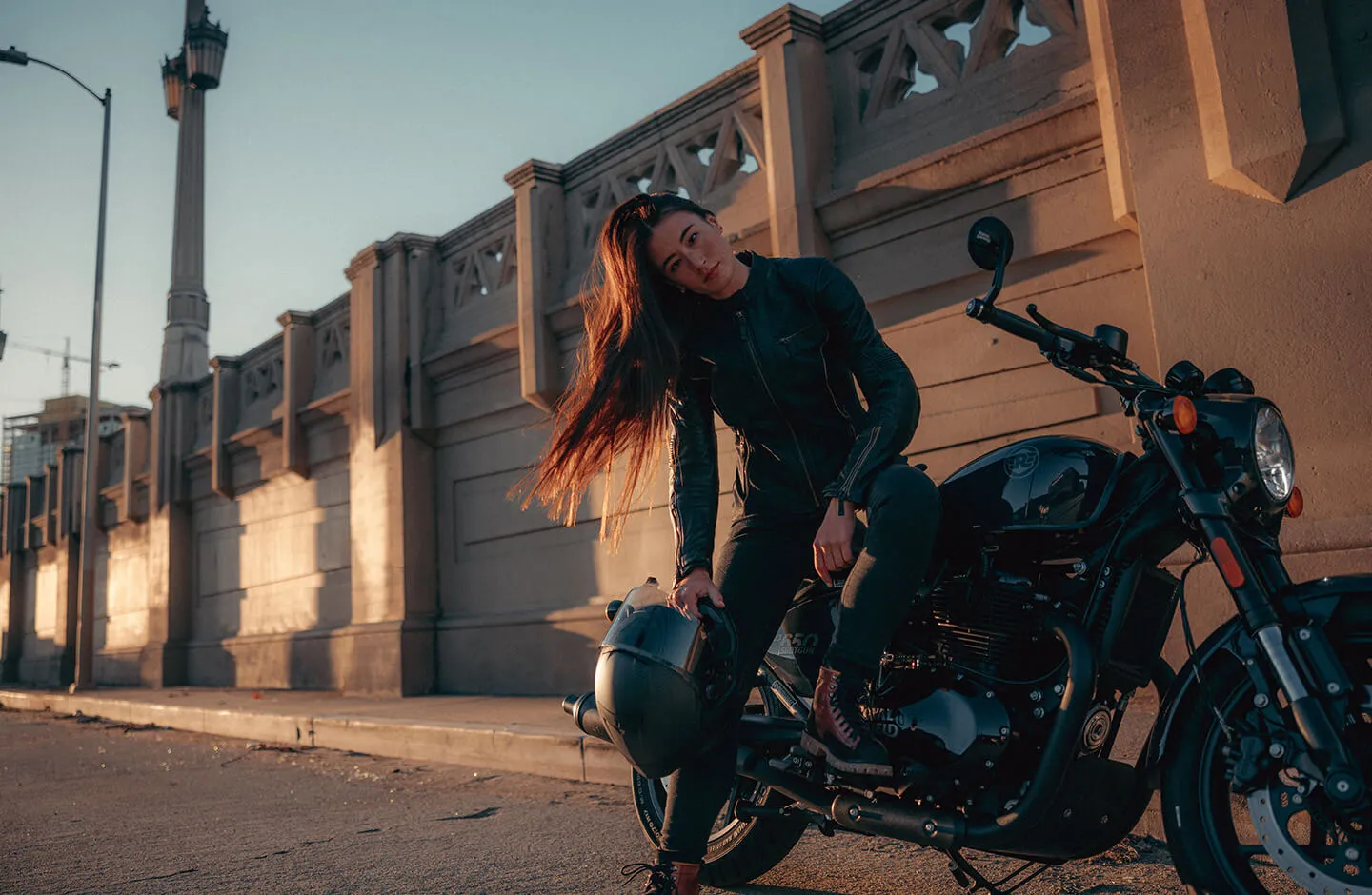 Royal Enfield Shotgun 650 в дорозі – фотографія 10