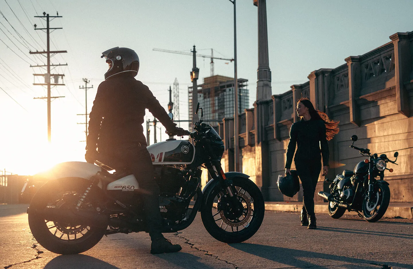 Royal Enfield Shotgun 650 в дорозі – фотографія 11