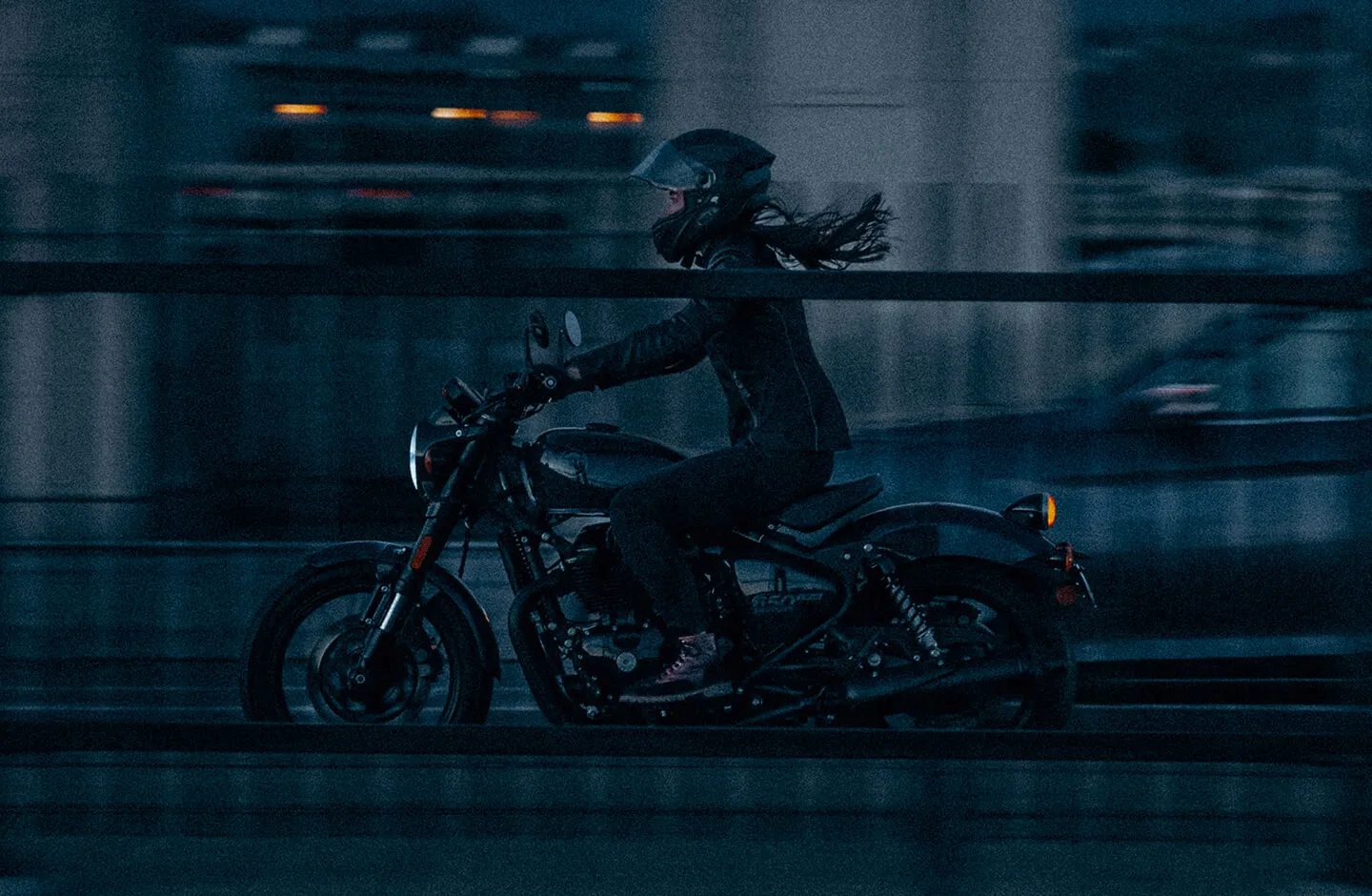 Royal Enfield Shotgun 650 в дорозі – фотографія 12