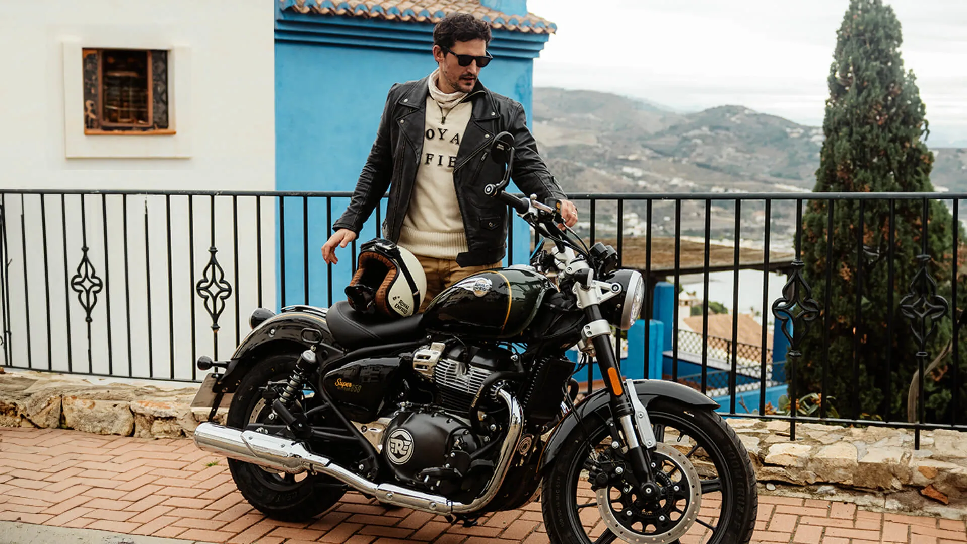 सड़क पर Royal Enfield Super Meteor 650 – तस्वीर 1