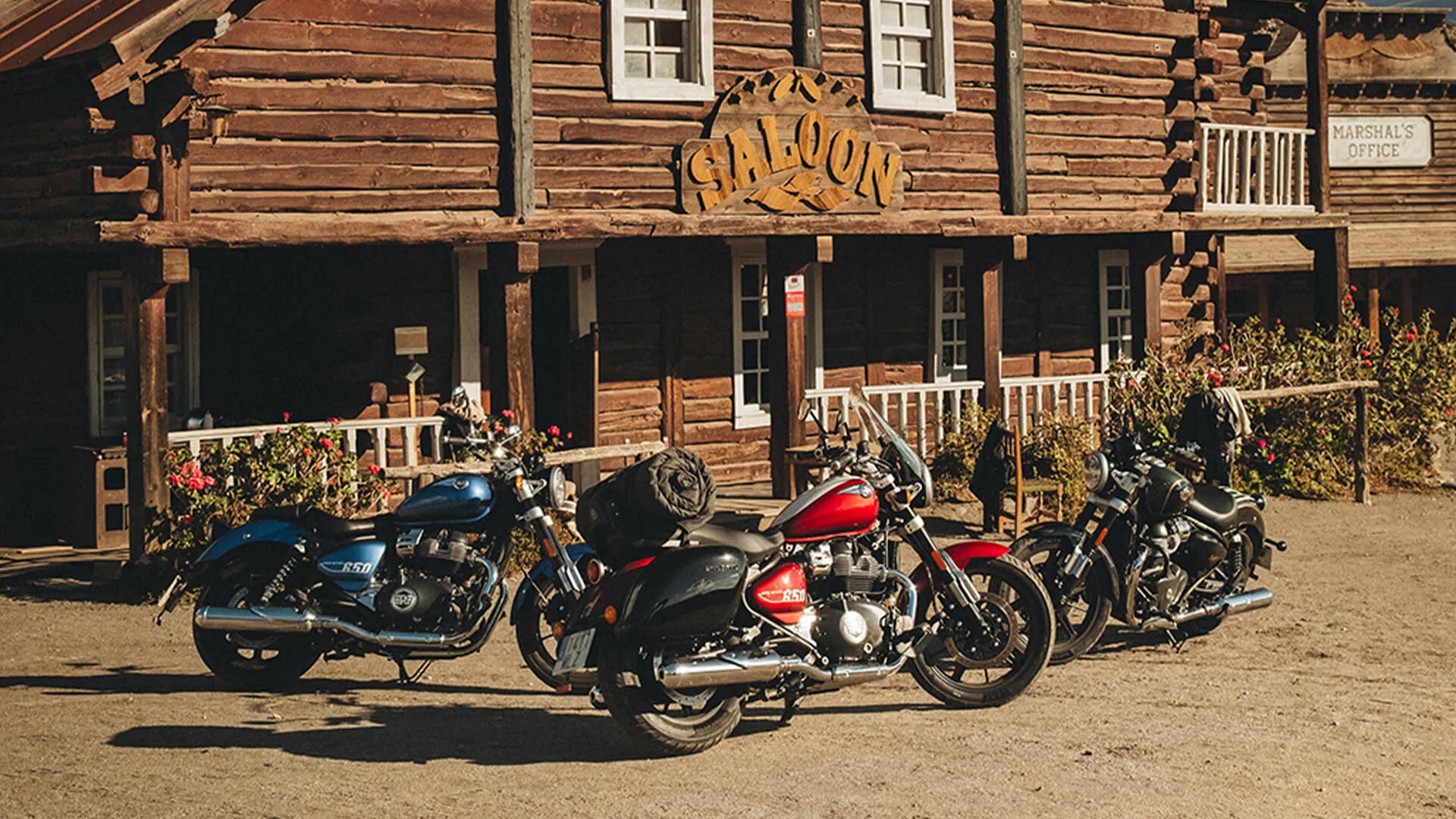 सड़क पर Royal Enfield Super Meteor 650 – तस्वीर 4