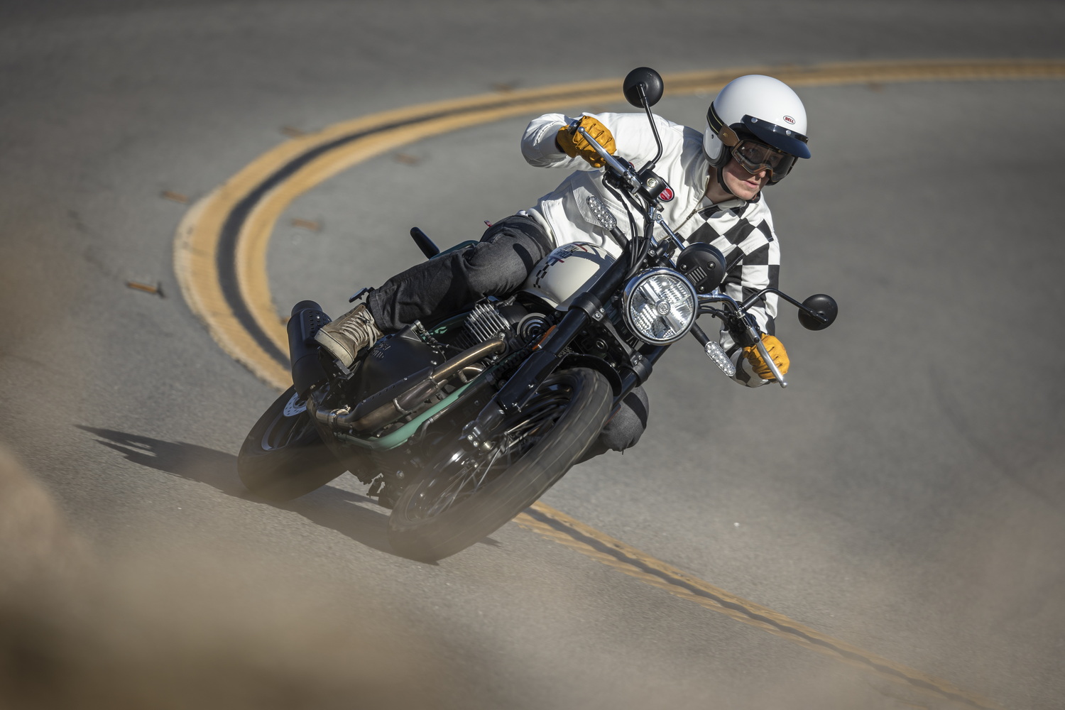 galerie: Bear 650 Thematic Images_Riding Shots