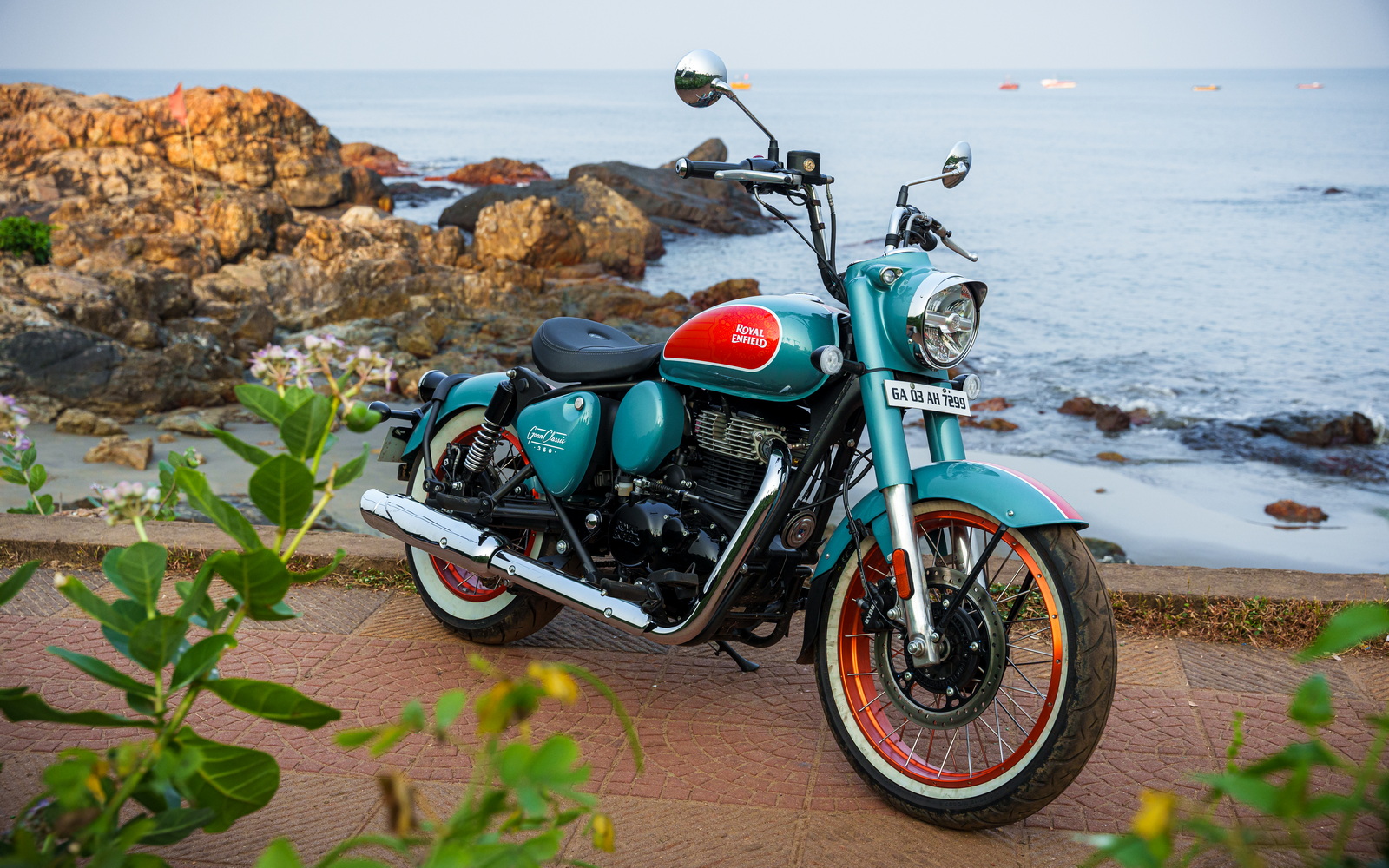 galerie: Goan Classic 350 Thematic Images