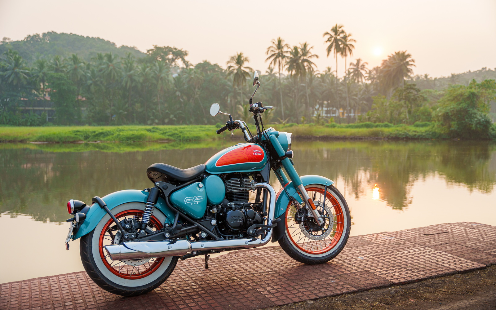galerie: Goan Classic 350 Thematic Images