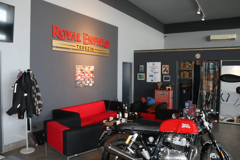 Showroom Royal Enfield GARAGE v Terezíně