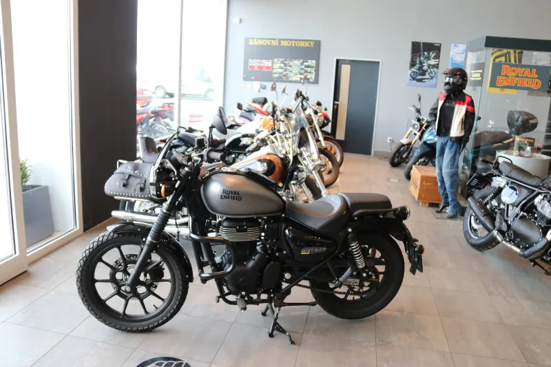 Showroom Royal Enfield GARAGE v Terezíně